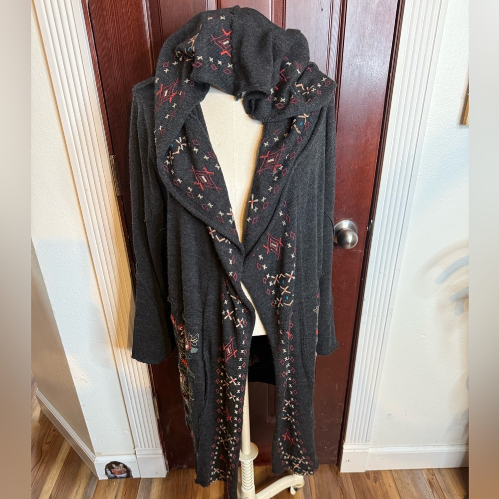 Elegant Embroidered Dark Gray Cardigan - Picture 3 of 4